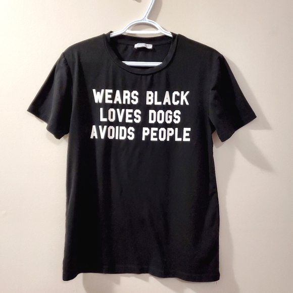 "Wears black, loves dogs, avoids people" print tee - Ladies S - Picture 1 of 2